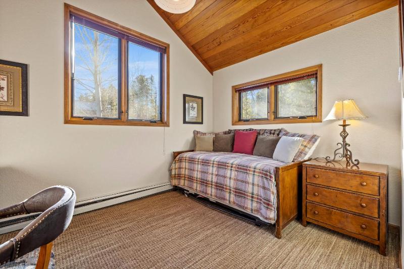 Boulder Ridge Lodge: Huge Ski-In Home w/ 20 Beds - image 34
