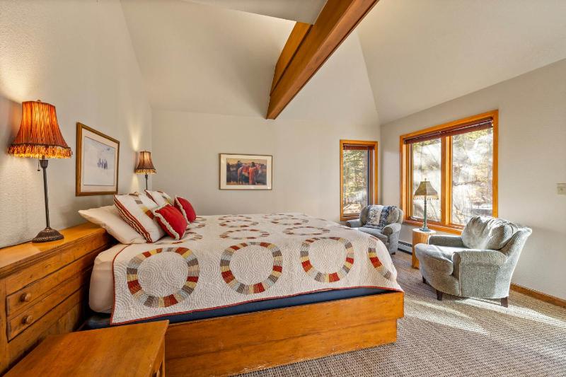 Boulder Ridge Lodge: Huge Ski-In Home w/ 20 Beds - image 4