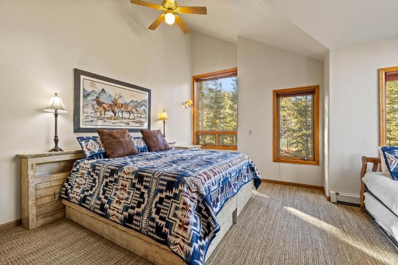 Boulder Ridge Lodge: Huge Ski-In Home w/ 20 Beds - image 43