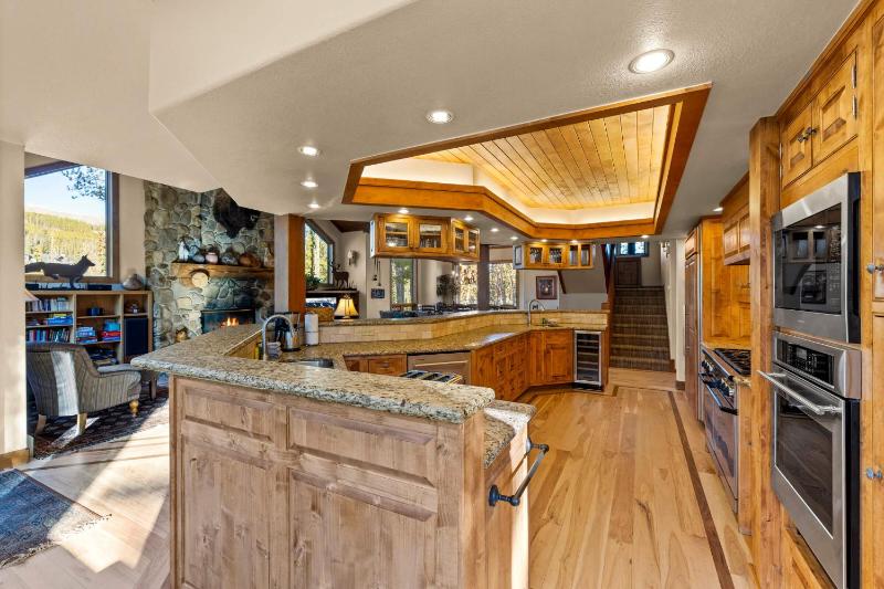Boulder Ridge Lodge: Huge Ski-In Home w/ 20 Beds - image 13