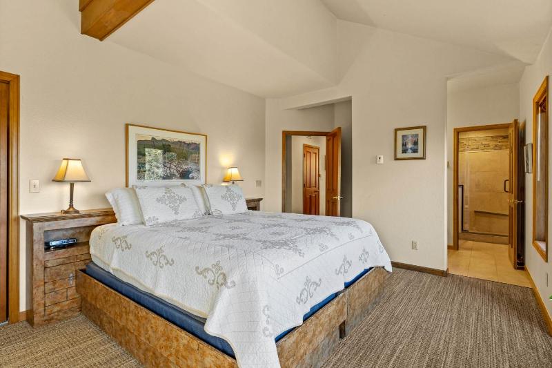 Boulder Ridge Lodge: Huge Ski-In Home w/ 20 Beds - image 29