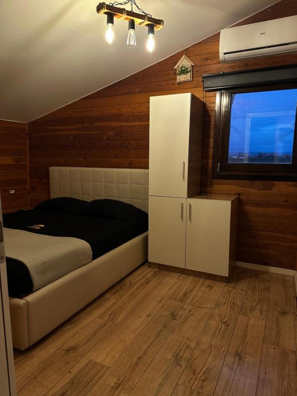 Isea Wood Villa - image 4