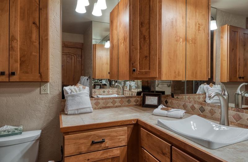 Tamarisk Slalom Condo: Walk To The Slopes/Town - image 4