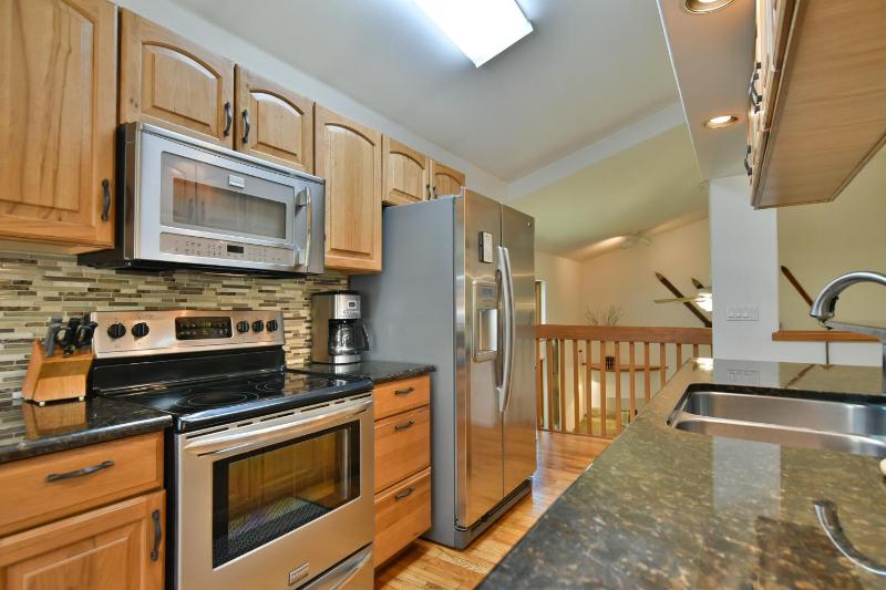 Park Forest Deer Trail Townhome: Hot Tub On Shuttle Route - image 3