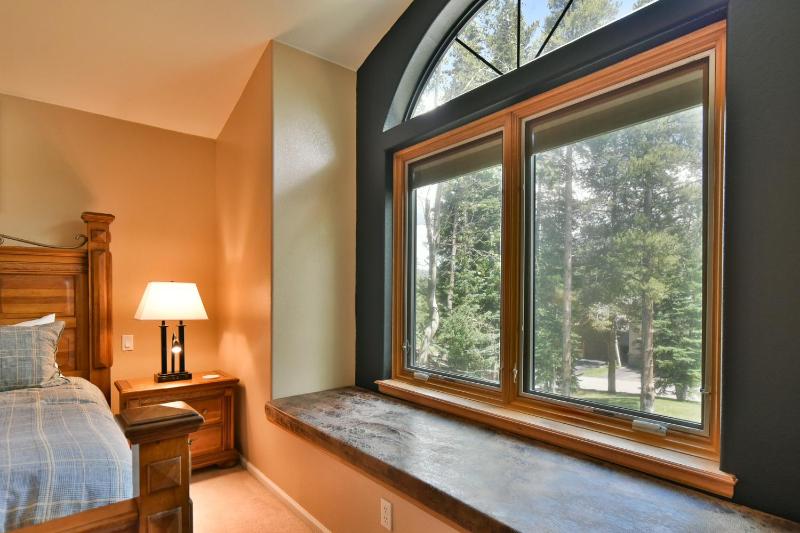 Park Forest Deer Trail Townhome: Hot Tub On Shuttle Route - image 50
