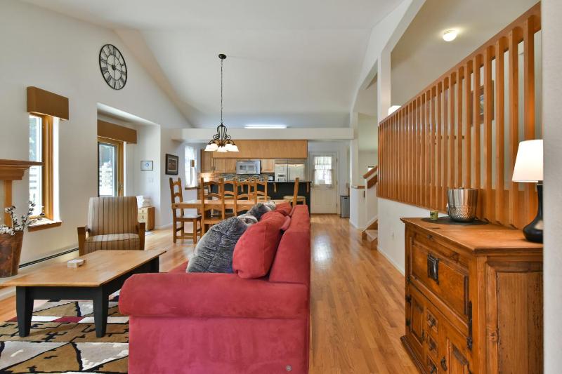 Park Forest Deer Trail Townhome: Hot Tub On Shuttle Route - image 36