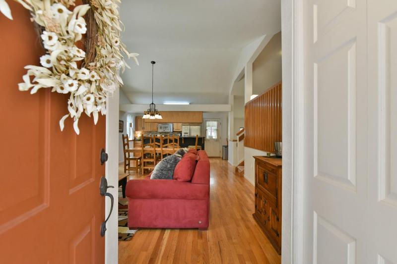 Park Forest Deer Trail Townhome: Hot Tub On Shuttle Route - image 31