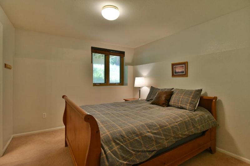 Park Forest Deer Trail Townhome: Hot Tub On Shuttle Route - image 21