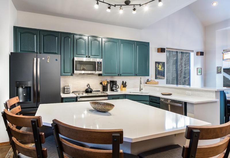 Village Point Getaway Townhome: Great Location w/ Private Hot Tub - image 27