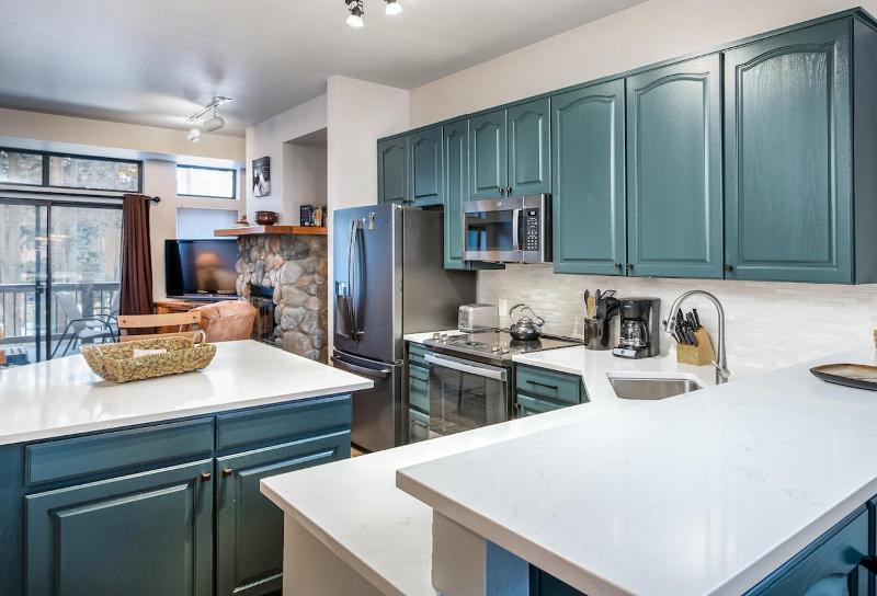 Village Point Getaway Townhome: Great Location w/ Private Hot Tub - image 2