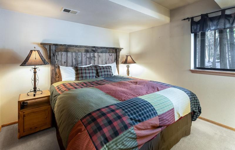 Village Point Getaway Townhome: Great Location w/ Private Hot Tub - image 15