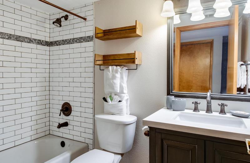 Village Point Getaway Townhome: Great Location w/ Private Hot Tub - image 23