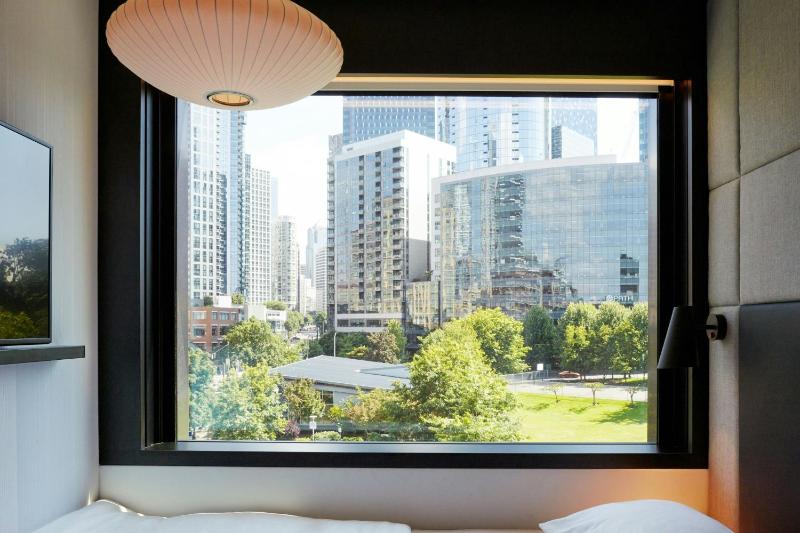 citizenM Seattle South Lake - image 6