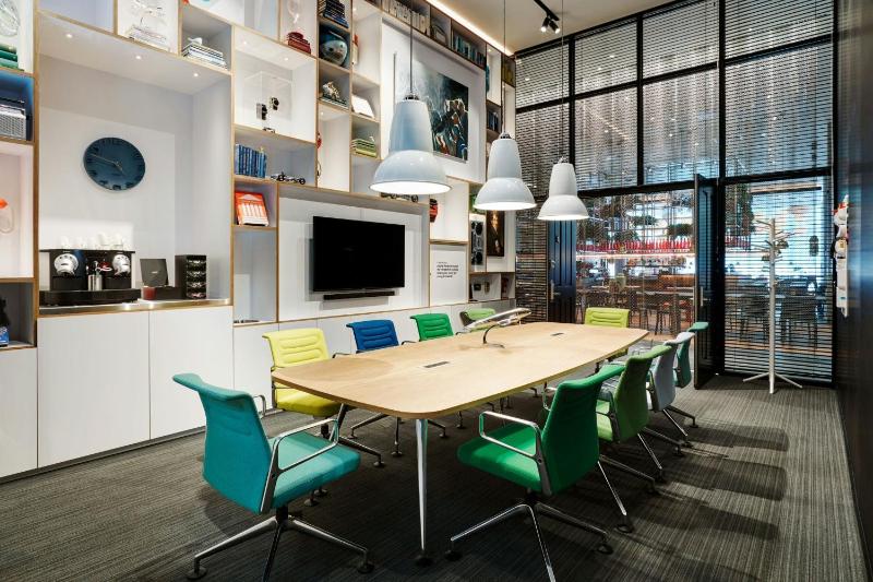 citizenM Seattle South Lake - image 7