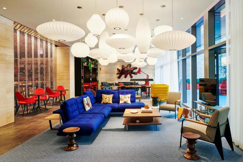 citizenM Chicago Downtown - image 1