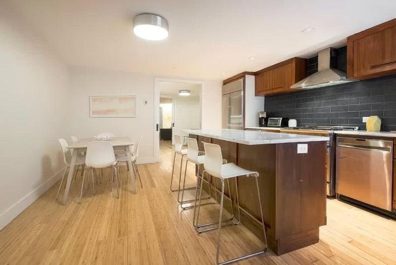 Modern Townhouse in Historic Harlem - image 7