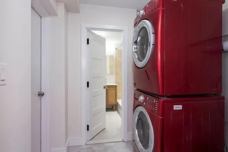 Modern Townhouse in Historic Harlem - image 6