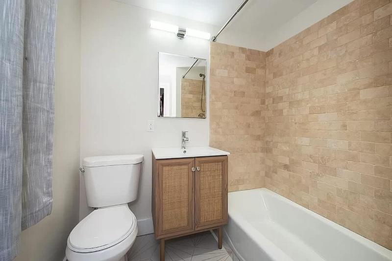 Modern Townhouse in Historic Harlem - image 15