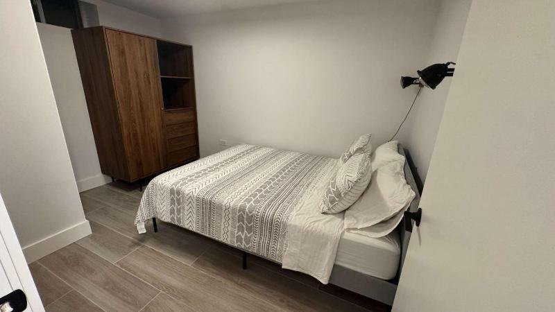 Modern Townhouse in Historic Harlem - image 4