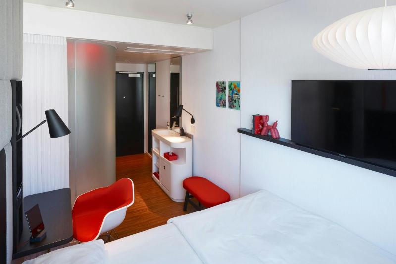 citizenM San Francisco Union Square - image 2
