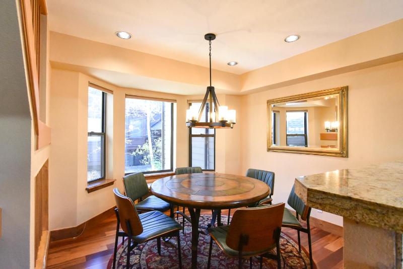 Village Point Alpine Townhome - Walk to Lifts/Town Close to Everything - image 14