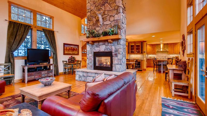Mountain Lodge at Snowshoe: Beautiful Location Views - image 26