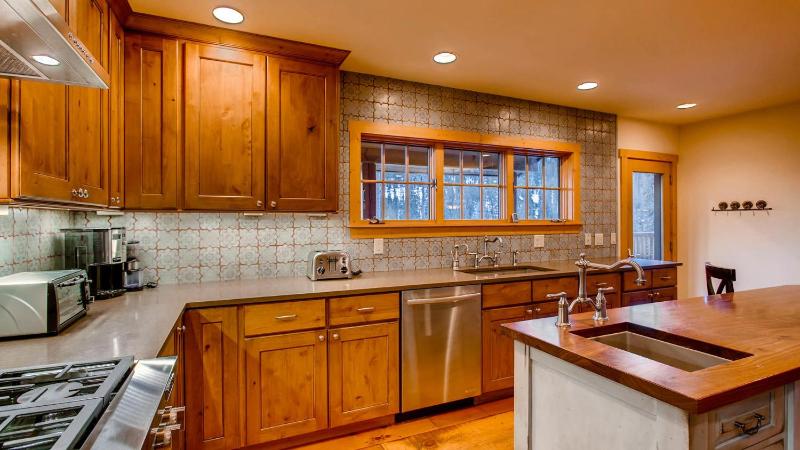 Mountain Lodge at Snowshoe: Beautiful Location Views - image 25