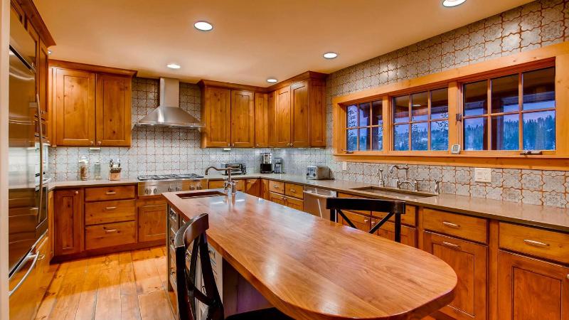 Mountain Lodge at Snowshoe: Beautiful Location Views - image 2