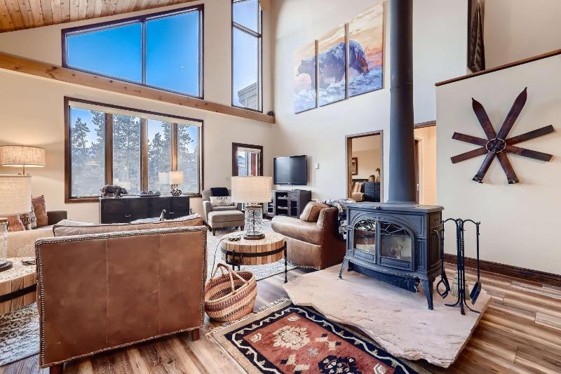 Ullr Haus: Luxurious Mountain Home w/ Hot Tub Views - image 28