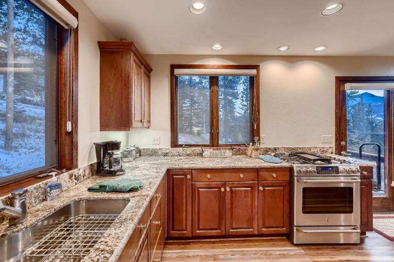 Ullr Haus: Luxurious Mountain Home w/ Hot Tub Views - image 27