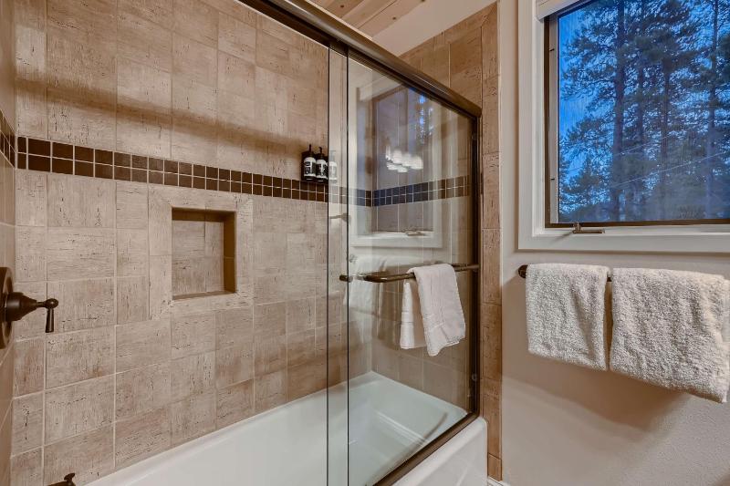Ullr Haus: Luxurious Mountain Home w/ Hot Tub Views - image 24