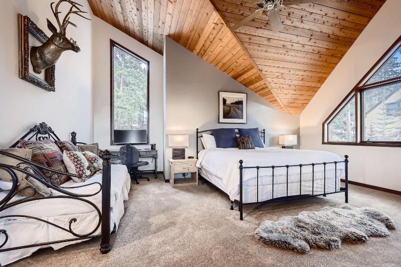 Ullr Haus: Luxurious Mountain Home w/ Hot Tub Views - image 38