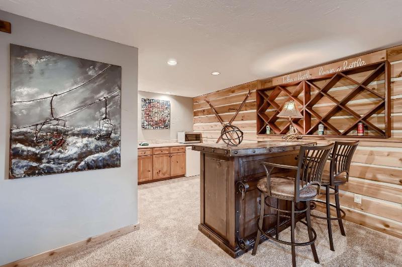 Ullr Haus: Luxurious Mountain Home w/ Hot Tub Views - image 8