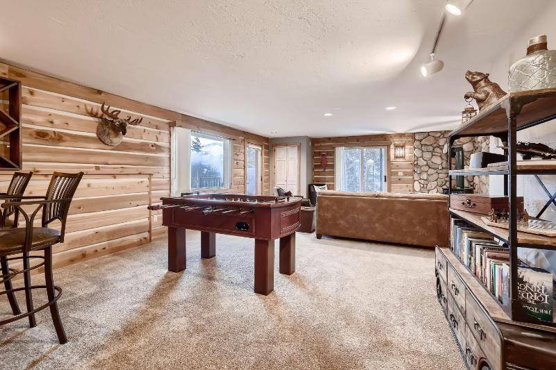 Ullr Haus: Luxurious Mountain Home w/ Hot Tub Views - image 14