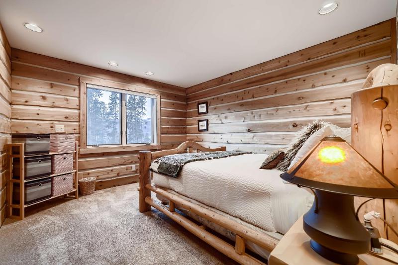 Ullr Haus: Luxurious Mountain Home w/ Hot Tub Views - image 12