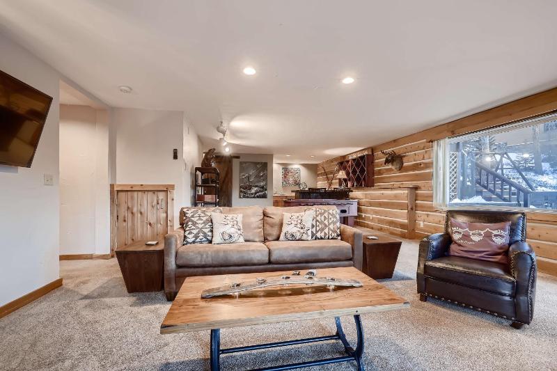 Ullr Haus: Luxurious Mountain Home w/ Hot Tub Views - image 13
