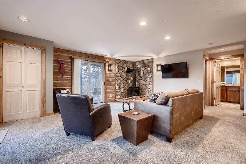 Ullr Haus: Luxurious Mountain Home w/ Hot Tub Views - image 30