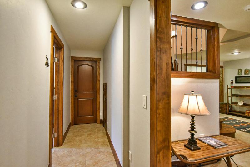 Shekel Haus – Luxury Mountain Retreat w/ Views Hot Tub - image 12