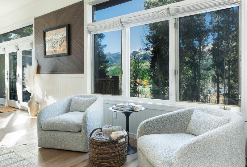 Dyer Trail Long Stay: Spacious Home w/ Mountain Views - image 20