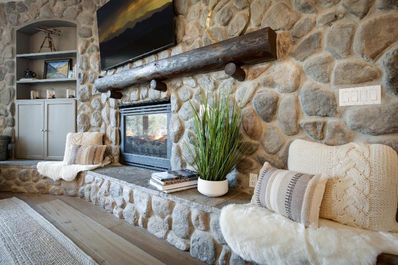 Dyer Trail Long Stay: Spacious Home w/ Mountain Views - image 24