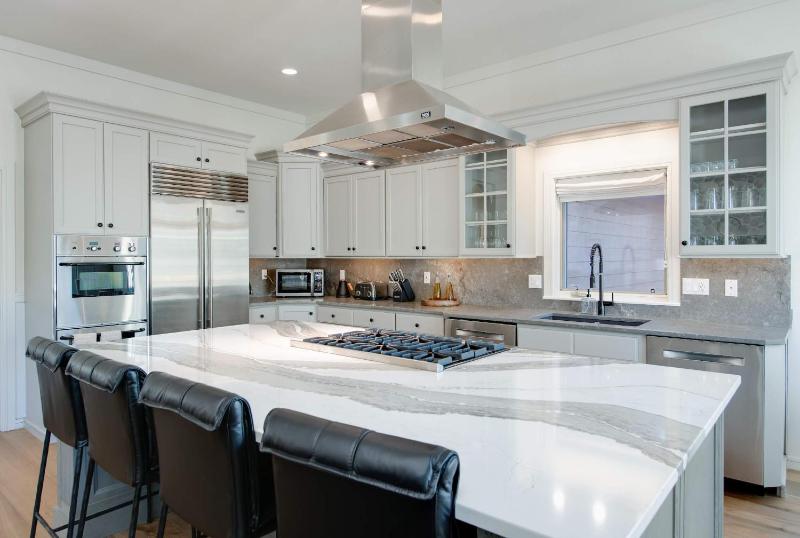 Dyer Trail Long Stay: Spacious Home w/ Mountain Views - image 12