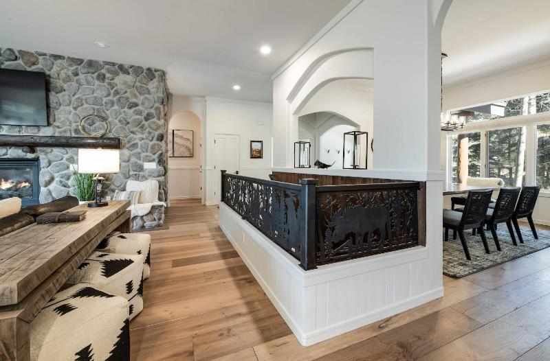 Dyer Trail Long Stay: Spacious Home w/ Mountain Views - image 17