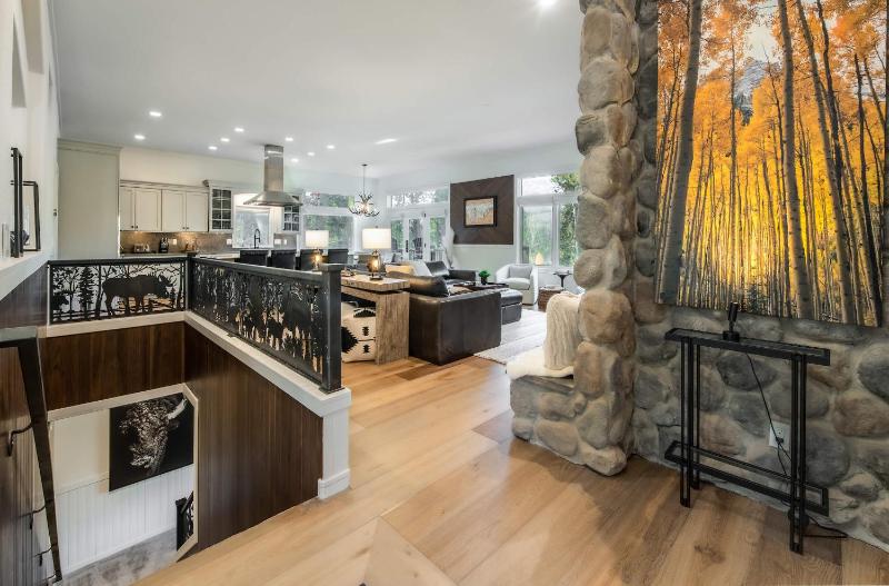 Dyer Trail Long Stay: Spacious Home w/ Mountain Views - image 33
