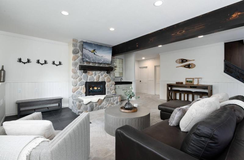 Dyer Trail Long Stay: Spacious Home w/ Mountain Views - image 46