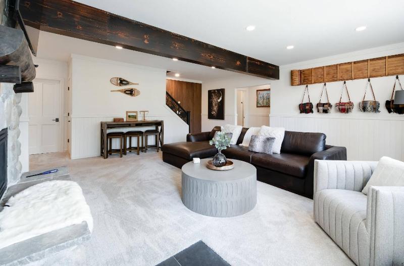 Dyer Trail Long Stay: Spacious Home w/ Mountain Views - image 38