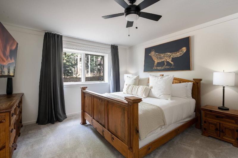 Dyer Trail Long Stay: Spacious Home w/ Mountain Views - image 35