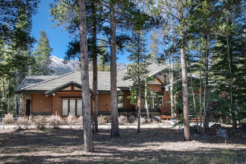 Dyer Trail Long Stay: Spacious Home w/ Mountain Views - image 19