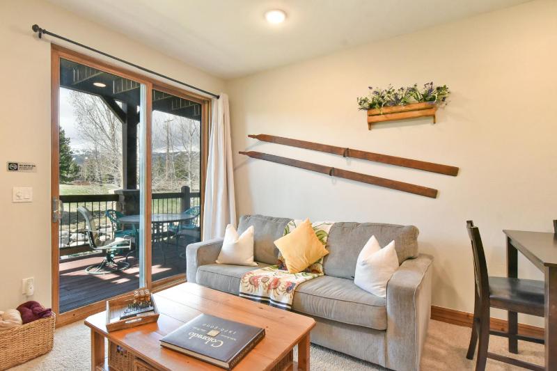 Highland Greens Retreat: Great Location Near Shuttle Stops - image 19