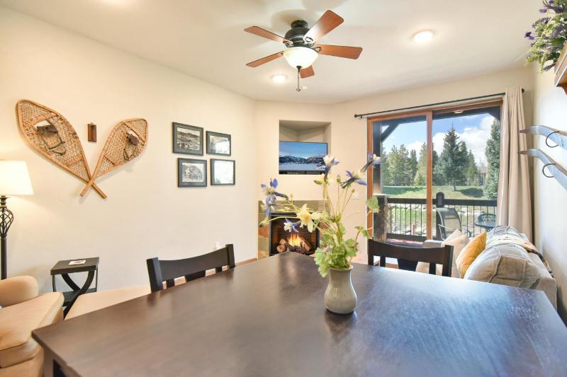 Highland Greens Retreat: Great Location Near Shuttle Stops - image 25