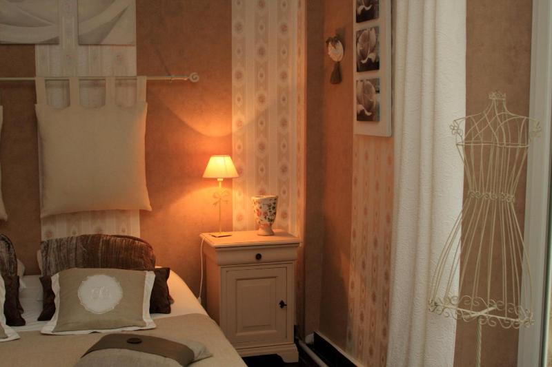 Rose double room image 3